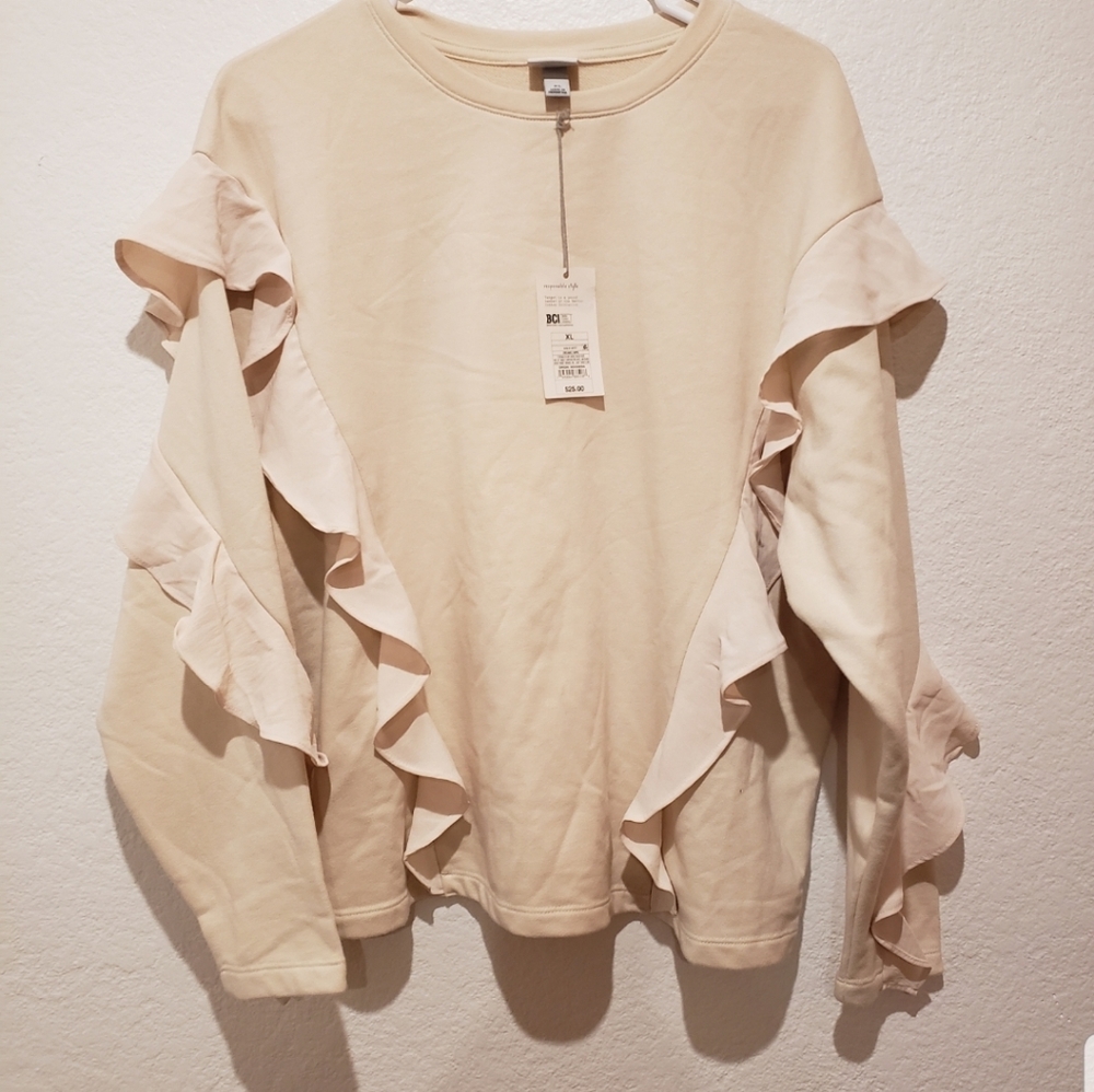 NWT A New Day women's cream pullover sweatshirt with ruffled accents. Size XL